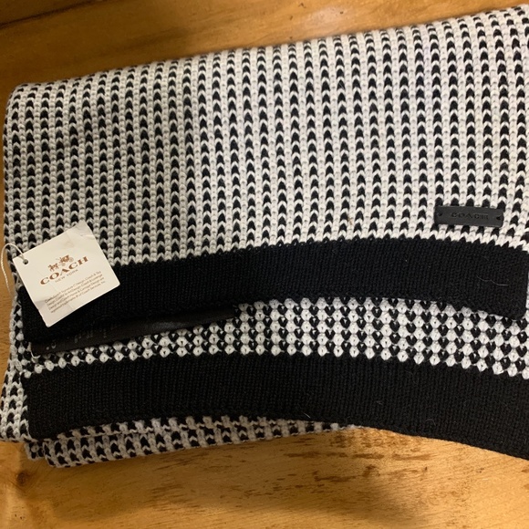 Coach Scarf-New with tags - Picture 6 of 6